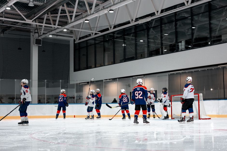 2米24文班亚马任意球破门，复刻C罗标志性庆祝引全场惊呼